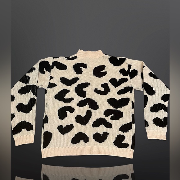 SHEIN Other - SHEIN Kids Sweater Size M , Color beige with black pattern.